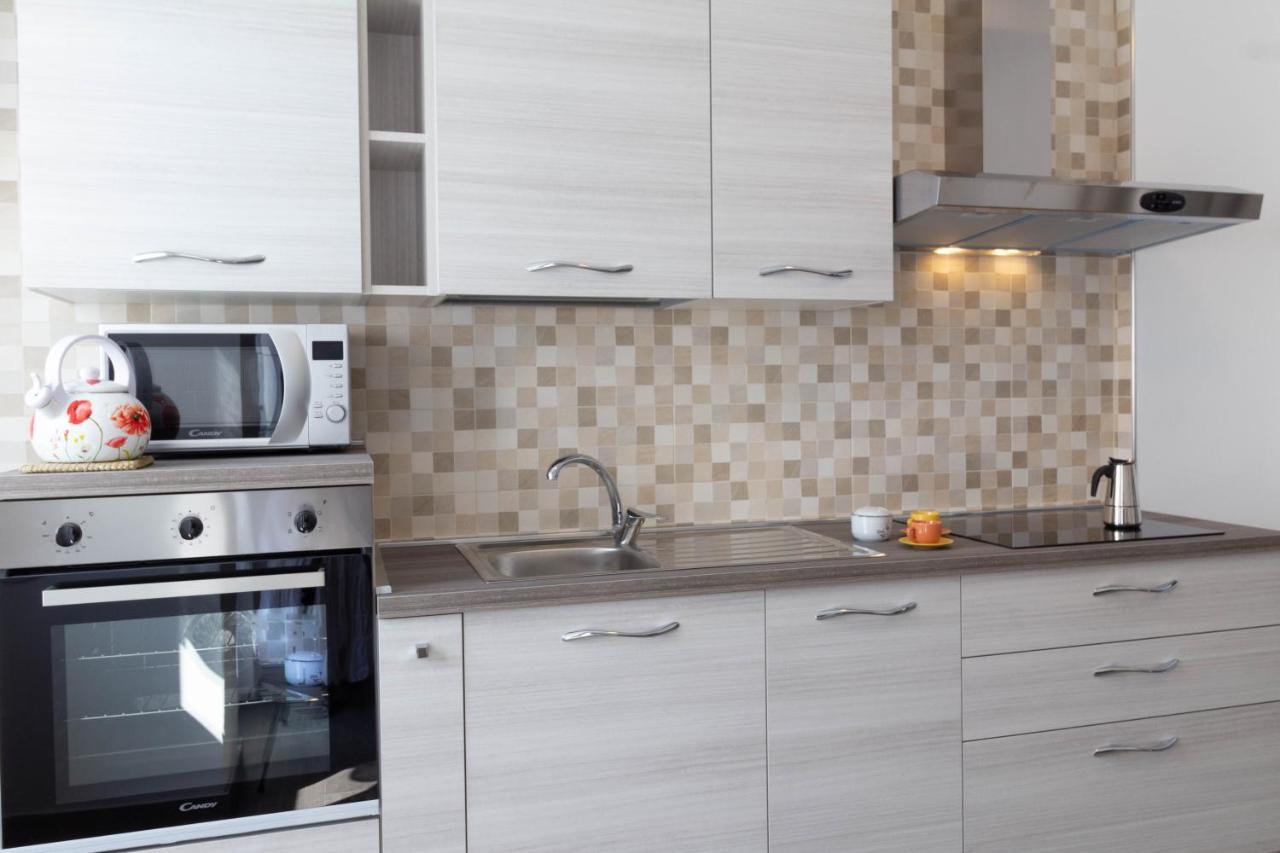 Mamma Ciccia Holiday Home - Casa Imperia Манделло-дель-Ларіо Екстер'єр фото