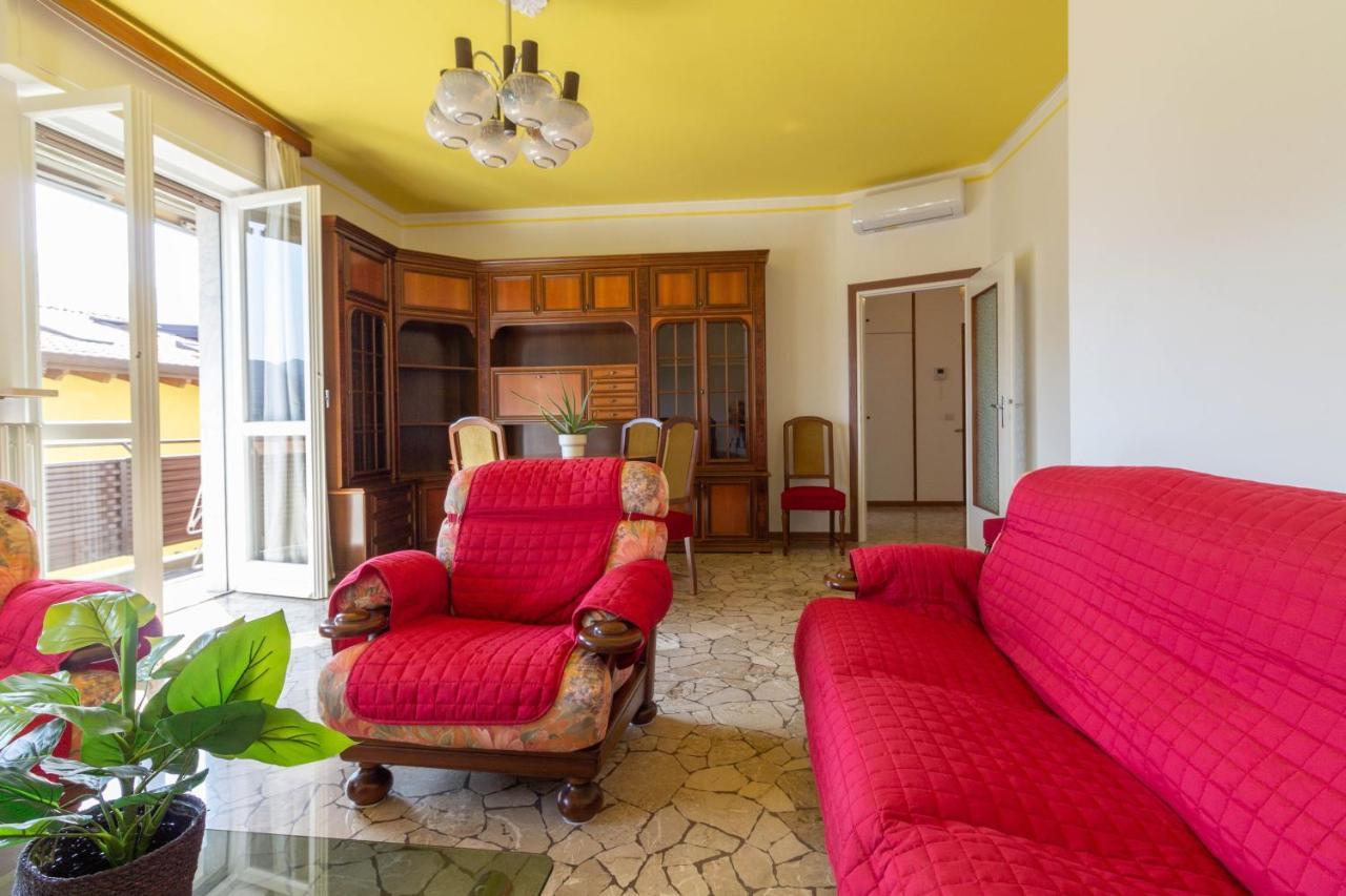 Mamma Ciccia Holiday Home - Casa Imperia Манделло-дель-Ларіо Екстер'єр фото